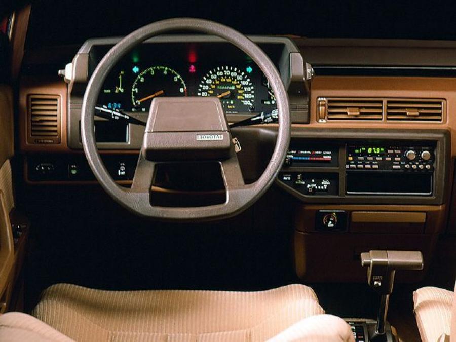 Toyota Camry 1982 года  (US) (фото 11 из 12)